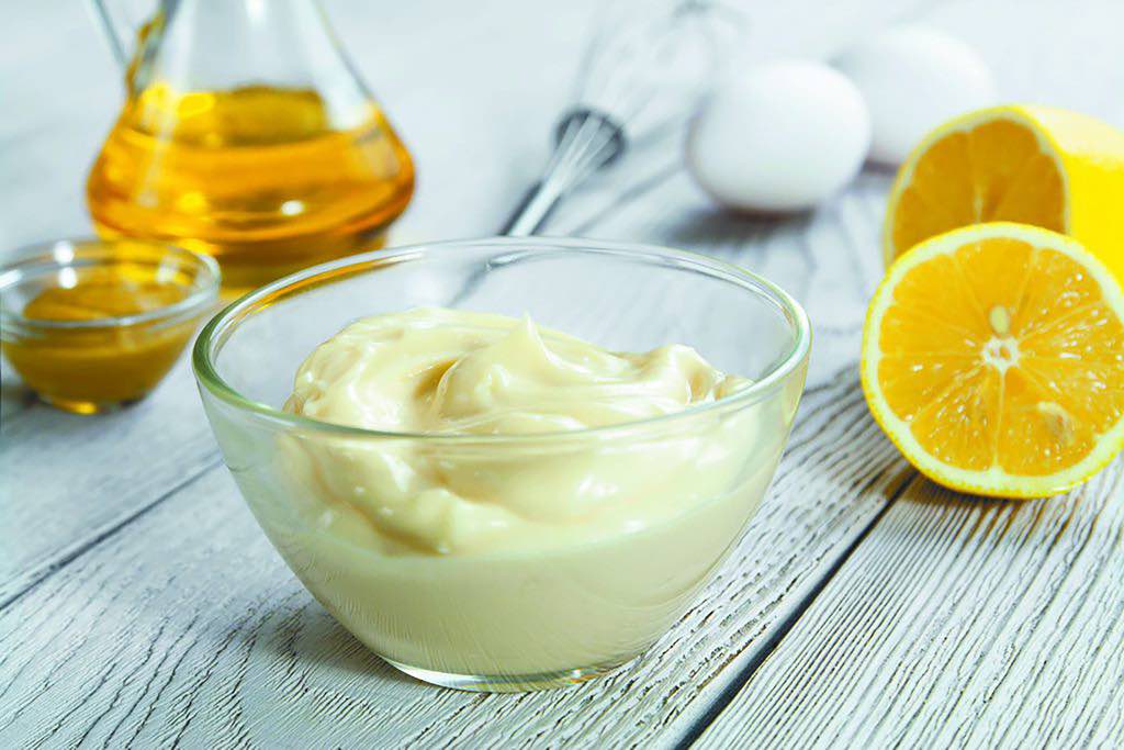 mayonnaise-with-lemons