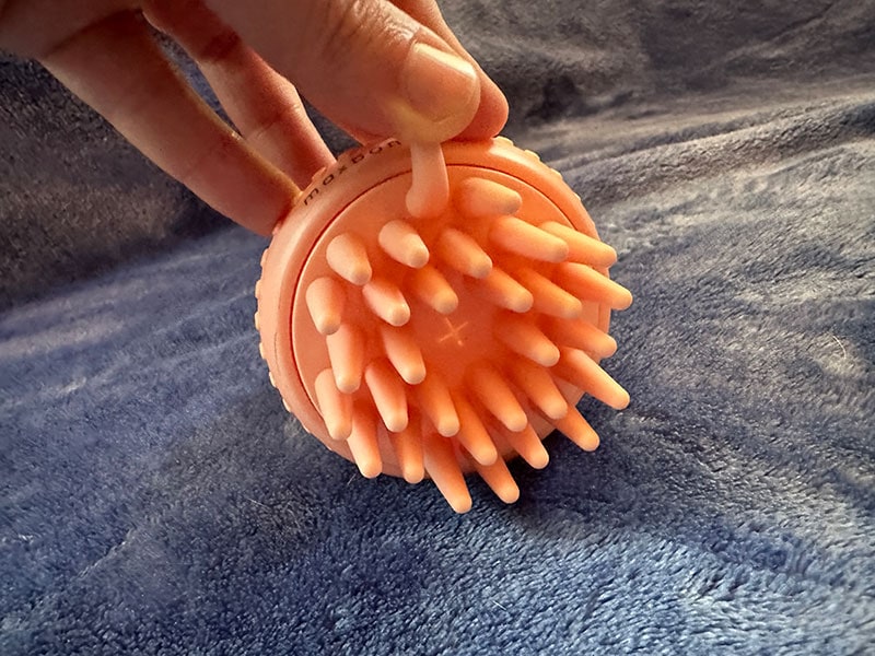 silicone bristles of maxbone shampoo dispensing brush